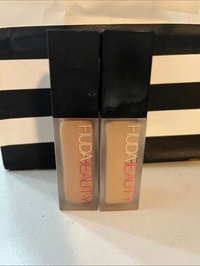 HUDA BEAUTY Liquid Concealers - Warm marmalade 3.B and Cotten candy